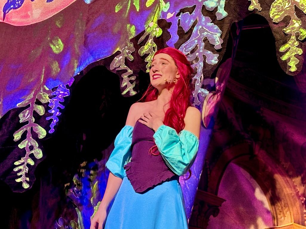 Cena do musical: Ariel e o sonho da superfície